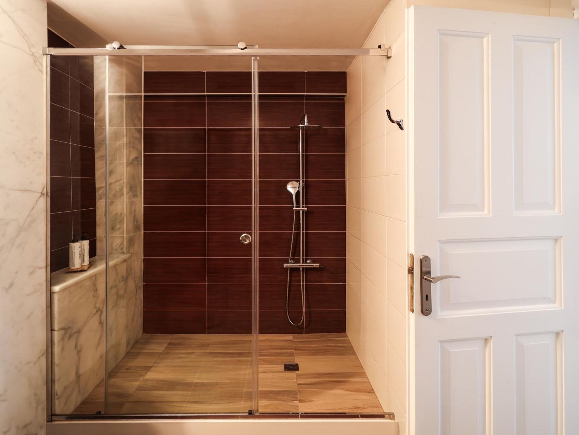 Amity Suites - Adults Only Тира Номер фото