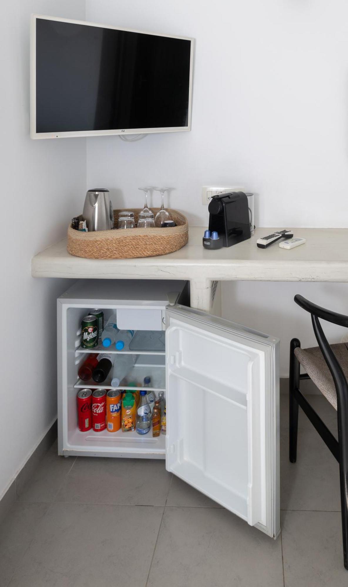 Amity Suites - Adults Only Тира Номер фото